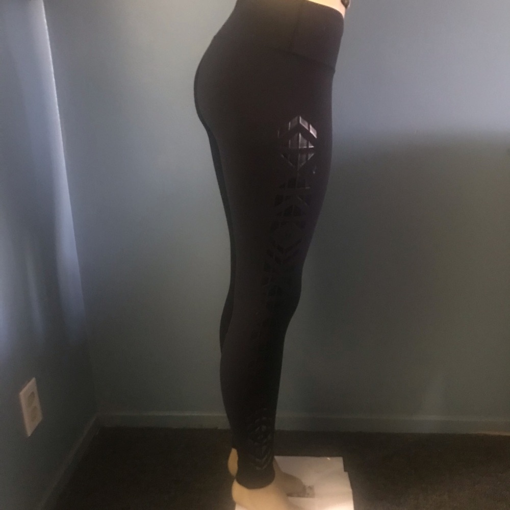 Lululemon - Picture 2 of 6
